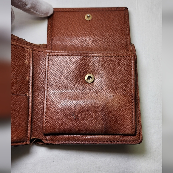 Louis Vuitton Monogram Bi-Fold - Picture 14 of 15